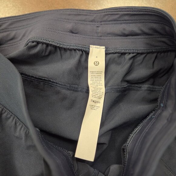 Lululemon License to Train High-Rise Short 4", True Navy, size 4 - Picture 6 of 7